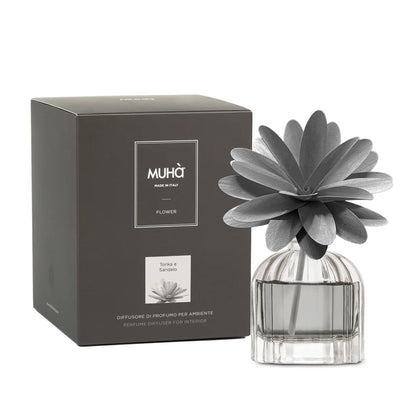 MUHÀ Flower Diffuser Tonka e Sandalo - Profumatore d'ambiente con fiore - Vari formati